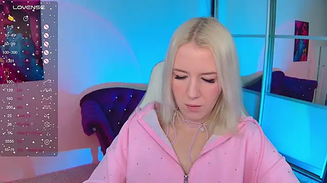 Snapshot of Selenatrend chatting on 10.17.25 Selenatrend online show from 10.17.25