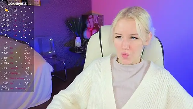 Snapshot of Selenatrend chatting on 10.18.25 Selenatrend online show from 10.18.25