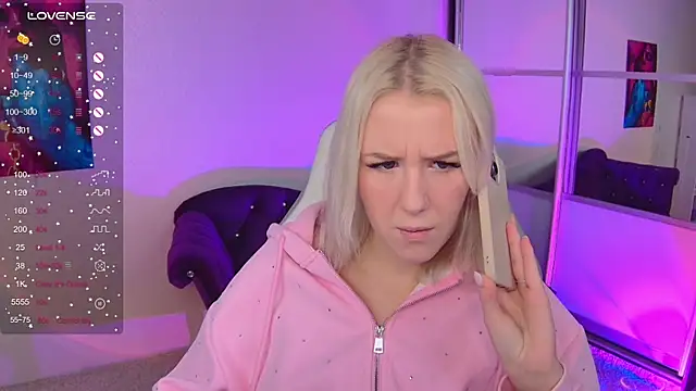 Snapshot of Selenatrend chatting on 10.19.25 Selenatrend online show from 10.19.25