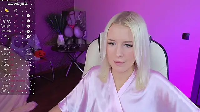 Snapshot of Selenatrend chatting on 11.02.25 Selenatrend online show from 11.02.25