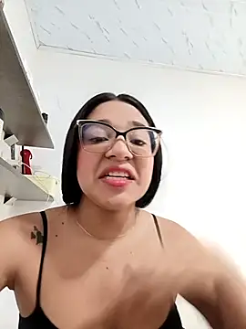 -VICKKY online show from 11.18.25