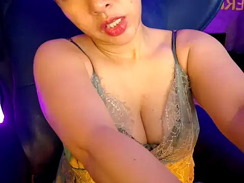 Snapshot of Cherry_6969 chatting on 09.27.25 Cherry 6969 online show from 09.27.25