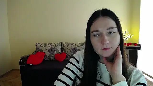 Snapshot of Pretty_shy chatting on 04.28.26 Pretty shy online show from 04.28.26