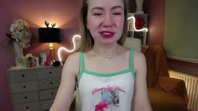 Snapshot of Mia_Tasty chatting on 12.28.24 Mia Tasty online show from 12.28.24