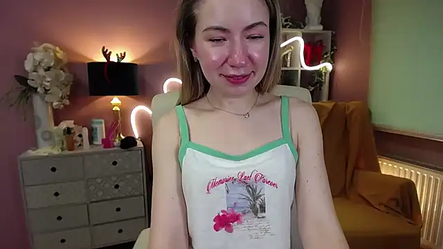 Snapshot of Mia_Tasty chatting on 12.28.24 Mia Tasty online show from 12.28.24