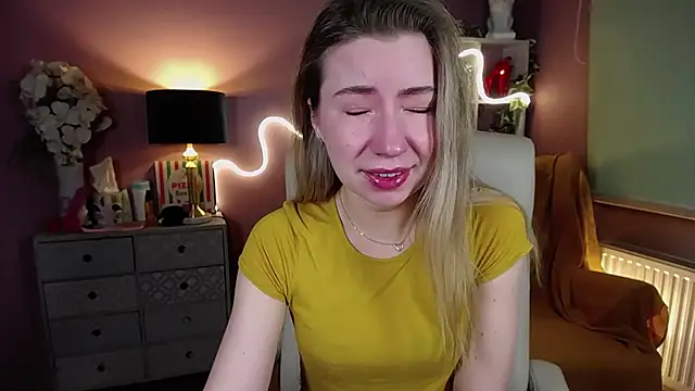 Snapshot of Mia_Tasty chatting on 02.13.25 Mia Tasty online show from 02.13.25