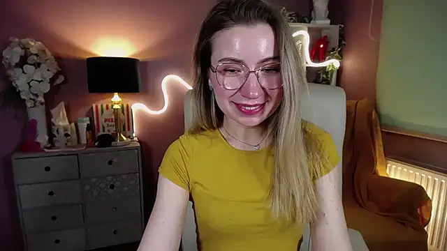 Snapshot of Mia_Tasty chatting on 02.13.25 Mia Tasty online show from 02.13.25