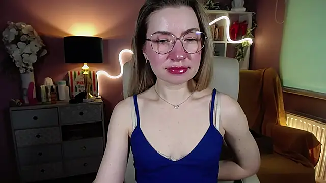 Snapshot of Mia_Tasty chatting on 02.21.25 Mia Tasty online show from 02.21.25