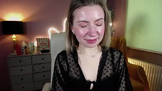 Snapshot of Mia_Tasty chatting on 03.06.25 Mia Tasty online show from 03.06.25