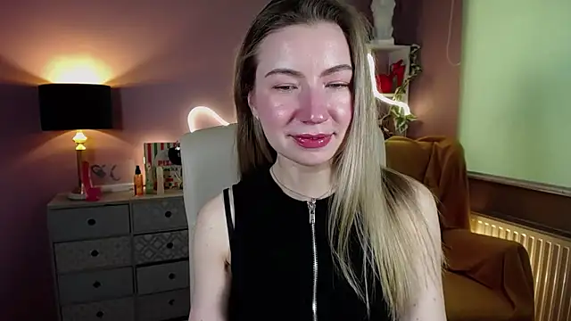 Snapshot of Mia_Tasty chatting on 03.22.25 Mia Tasty online show from 03.22.25