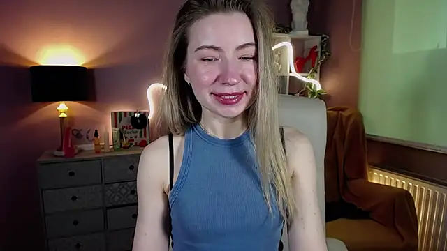 Snapshot of Mia_Tasty chatting on 03.23.25 Mia Tasty online show from 03.23.25