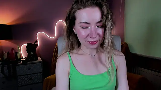 Snapshot of Mia_Tasty chatting on 09.18.25 Mia Tasty online show from 09.18.25