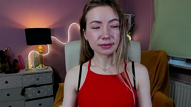 Snapshot of Mia_Tasty chatting on 10.23.25 Mia Tasty online show from 10.23.25