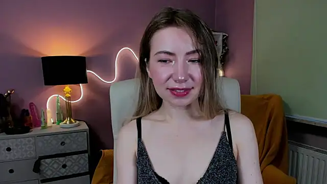 Snapshot of Mia_Tasty chatting on 10.24.25 Mia Tasty online show from 10.24.25