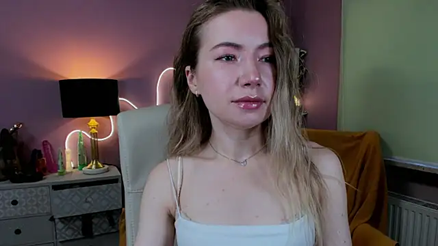 Snapshot of Mia_Tasty chatting on 10.26.25 Mia Tasty online show from 10.26.25