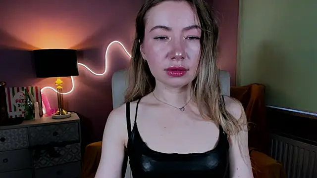 Snapshot of Mia_Tasty chatting on 11.08.25 Mia Tasty online show from 11.08.25