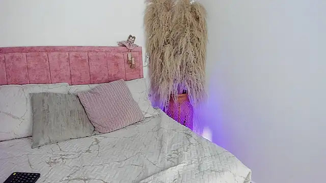 Snapshot of Sofiawilson_ chatting on 10.14.25 Sofiawilson online show from 10.14.25