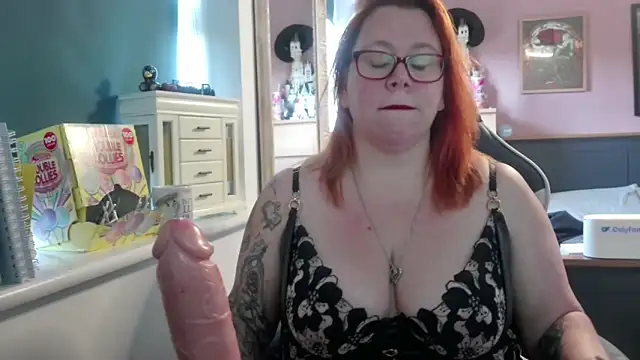 Snapshot of NikiDeeOfficial chatting on 11.05.25 NikiDeeOfficial online show from 11.05.25