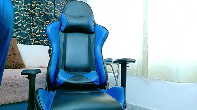 Snapshot of scarce_candy69 chatting on 10.15.25 scarce candy69 online show from 10.15.25