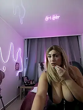 Snapshot of anyclark_ chatting on 09.29.25 anyclark online show from 09.29.25