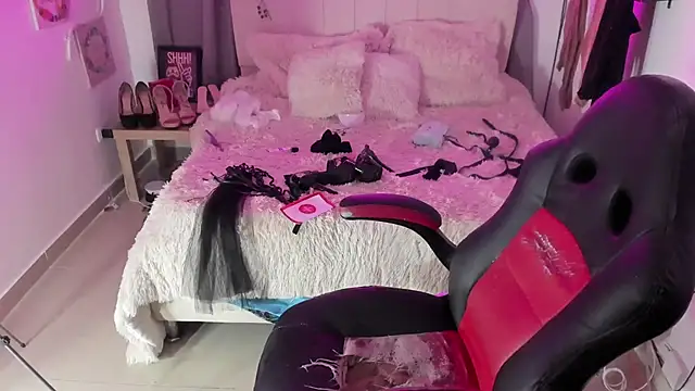 Snapshot of anyclark_ chatting on 10.30.25 anyclark online show from 10.30.25