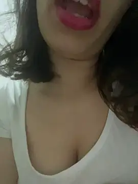 Snapshot of farah-36 chatting on 02.21.25 farah-36 online show from 02.21.25