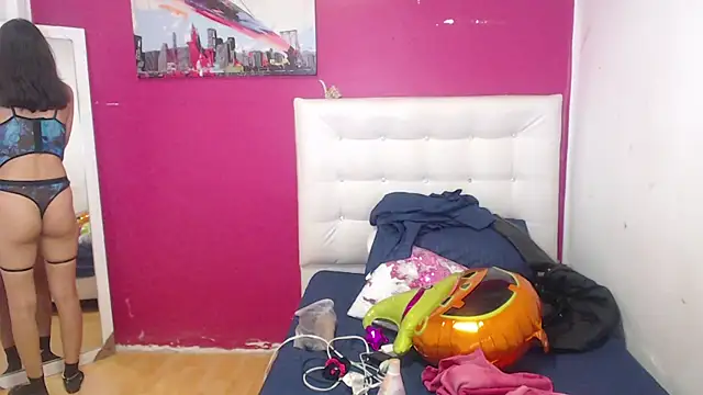 Snapshot of nextdoor_fantasy1 chatting on 10.30.25 nextdoor fantasy1 online show from 10.30.25