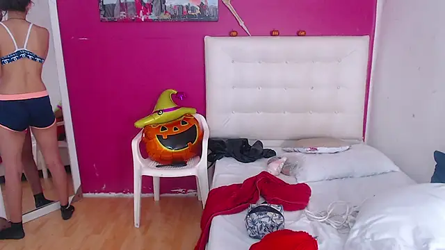 Snapshot of nextdoor_fantasy1 chatting on 11.05.25 nextdoor fantasy1 online show from 11.05.25