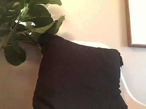 Snapshot of loveofbea chatting on 12.08.24 loveofbea online show from 12.08.24