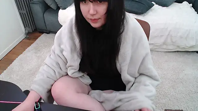 Lynylou online show from 02.26.25