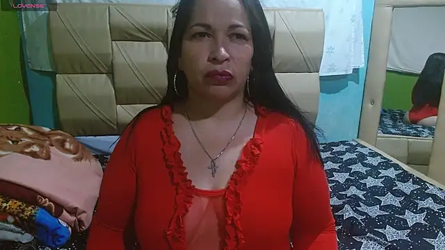 Stefanny Taylor  online show from 10.22.25