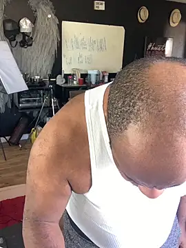 Snapshot of bigshh8 chatting on 11.10.25 bigshh8 online show from 11.10.25