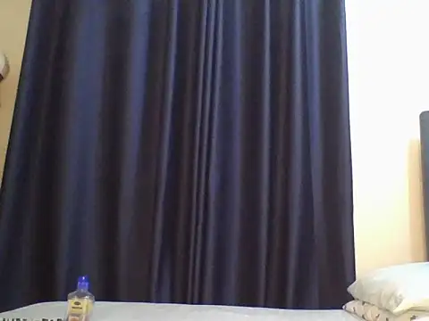 Snapshot of Ebony_butt chatting on 10.27.25 Ebony butt online show from 10.27.25