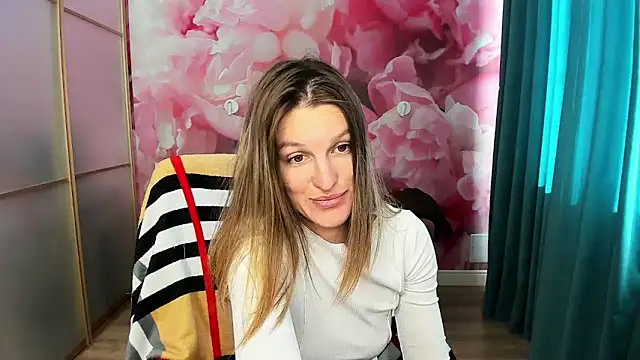 Snapshot of EmilyWalkeri chatting on 10.20.25 EmilyWalkeri online show from 10.20.25