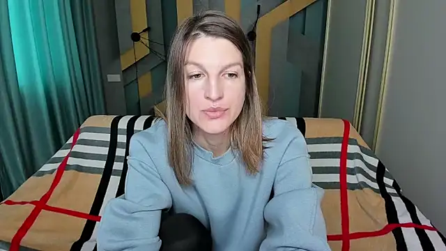 Snapshot of EmilyWalkeri chatting on 10.28.25 EmilyWalkeri online show from 10.28.25