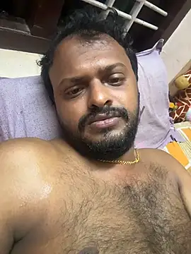 Snapshot of mallucutee chatting on 11.21.25 mallucutee online show from 11.21.25