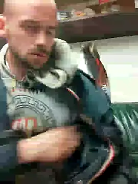 Snapshot of Rejtelmesest chatting on 12.17.24 Rejtelmesest online show from 12.17.24