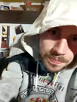 Snapshot of Rejtelmesest chatting on 12.17.24 Rejtelmesest online show from 12.17.24