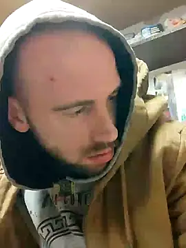 Snapshot of Rejtelmesest chatting on 12.22.24 Rejtelmesest online show from 12.22.24