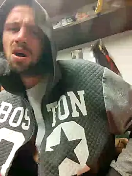 Snapshot of Rejtelmesest chatting on 12.25.24 Rejtelmesest online show from 12.25.24