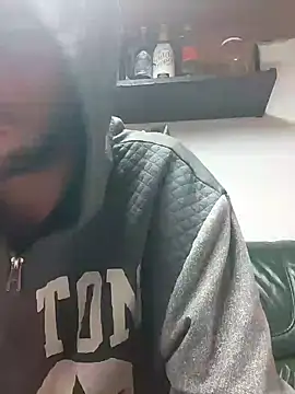 Snapshot of Rejtelmesest chatting on 01.05.25 Rejtelmesest online show from 01.05.25