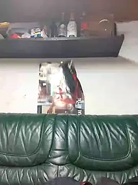 Snapshot of Rejtelmesest chatting on 01.05.25 Rejtelmesest online show from 01.05.25