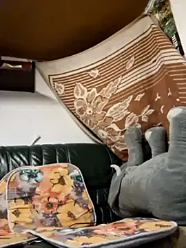 Snapshot of Rejtelmesest chatting on 02.08.25 Rejtelmesest online show from 02.08.25