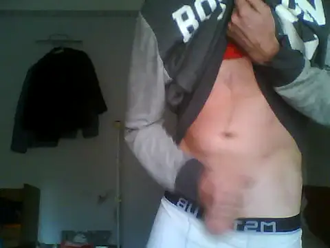 Snapshot of Rejtelmesest chatting on 11.08.25 Rejtelmesest online show from 11.08.25