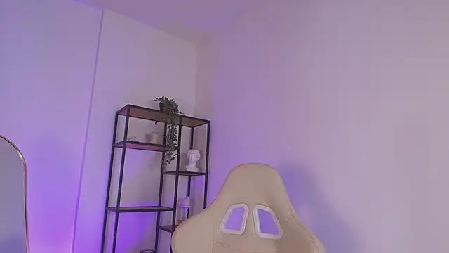 FoxieJullia online show from 01.18.25