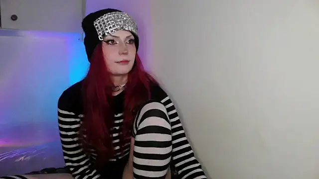 Snapshot of MoonLady chatting on 02.12.25 MoonLady online show from 02.12.25