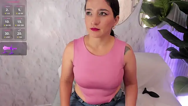 Snapshot of Emelyross_ chatting on 10.17.25 Emelyross online show from 10.17.25