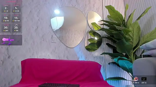 Snapshot of Emelyross_ chatting on 10.23.25 Emelyross online show from 10.23.25