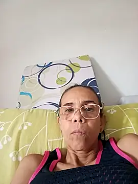 Snapshot of JuanitaDelMar chatting on 11.10.25 JuanitaDelMar online show from 11.10.25