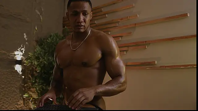 Snapshot of Logan_Varela chatting on 10.01.25 Logan Varela online show from 10.01.25